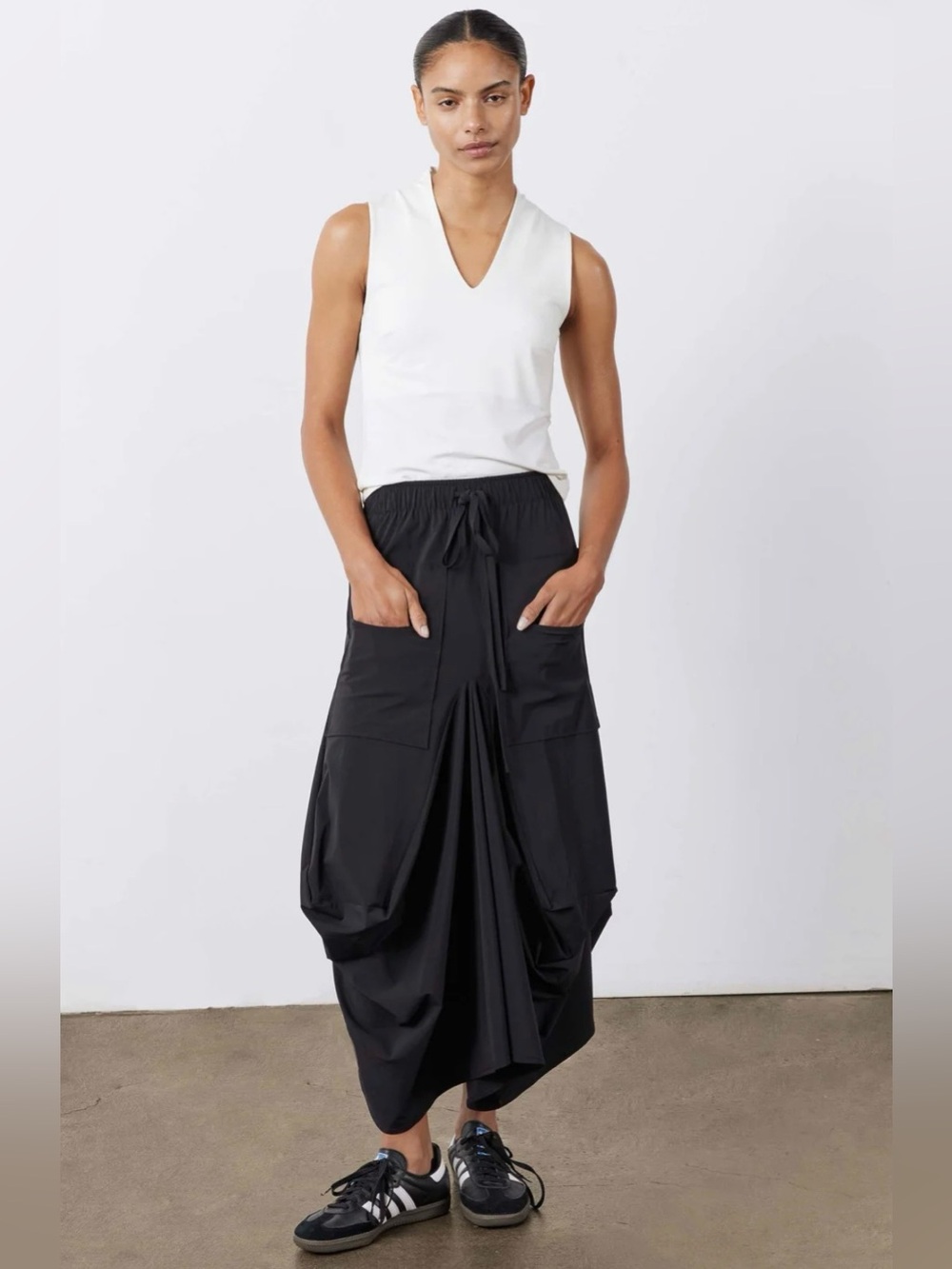 RUTI BNWT Viral Go To Skirt Black XL
